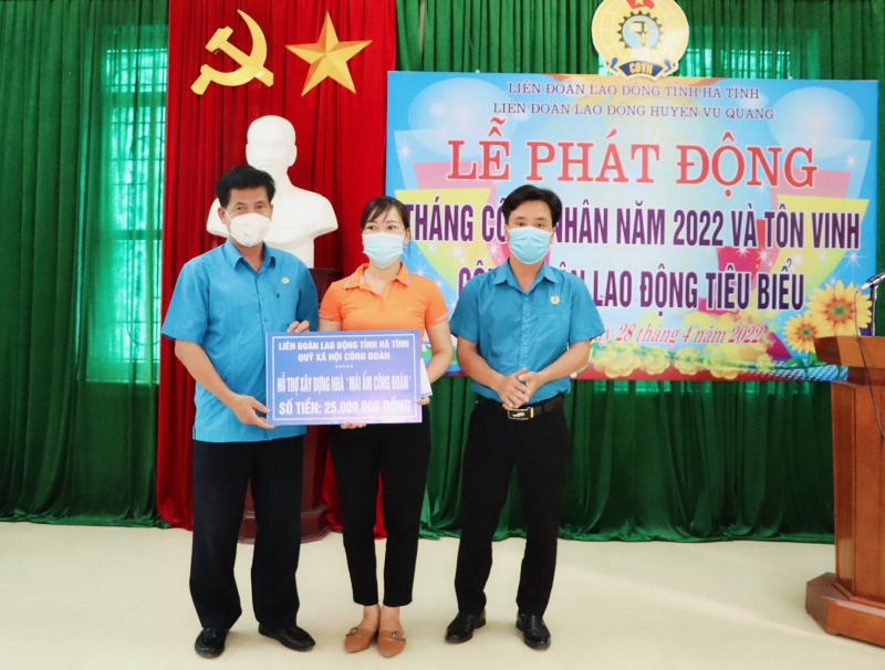 Vũ Quang: Tổ chức Lễ phát động Tháng Công nhân năm 2022, tôn vinh công nhân lao động tiêu biểu 